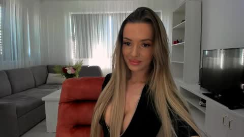Snapshot of annaise_ chatting on 04.08.26 annaise online show from 04.08.26