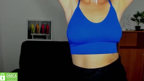 Snapshot of annakillian_kiss chatting on 09.10.25 Anna online show from 09.10.25