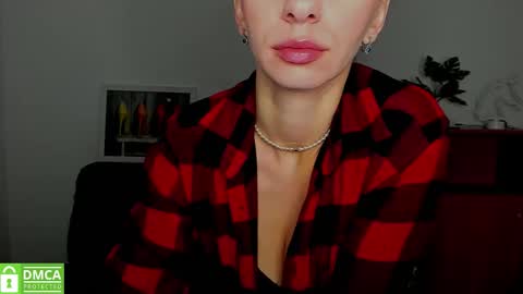 Snapshot of annakillian_kiss chatting on 10.02.25 Anna online show from 10.02.25