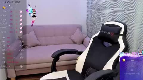 Snapshot of annamooree chatting on 12.14.25 im Sophie online show from 12.14.25