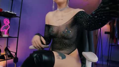 Snapshot of annatrueno chatting on 10.08.25 Anna online show from 10.08.25