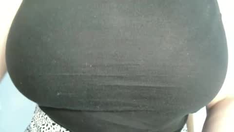 Snapshot of annbelll chatting on 05.25.26 Bella online show from 05.25.26