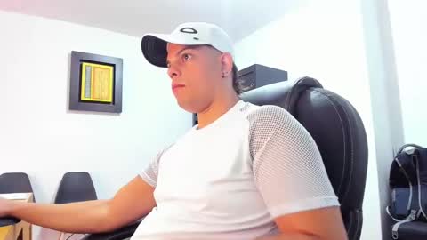 Anndy Hardy online show from 01.03.25