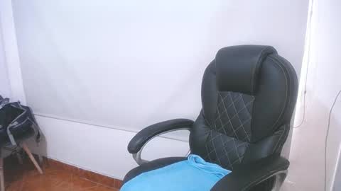 Anndy Hardy online show from 03.05.25