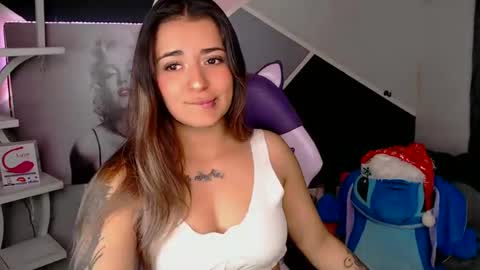 Snapshot of anne_lennon_ chatting on 01.04.25 Anne online show from 01.04.25