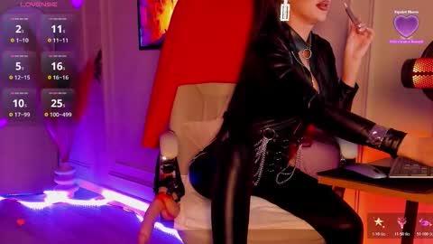 Annes online show from 11.25.25