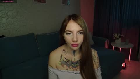 Snapshot of annetenet chatting on 11.20.25 Annet online show from 11.20.25