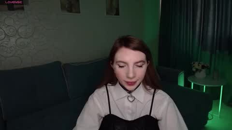 Snapshot of annetenet chatting on 11.22.25 Annet online show from 11.22.25