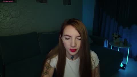 Snapshot of annetenet chatting on 11.30.25 Annet online show from 11.30.25