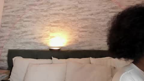 Snapshot of anneth__m chatting on 10.20.25 Anneth online show from 10.20.25