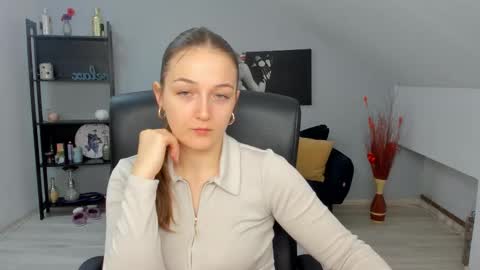 annewilsonn online show from 03.10.26