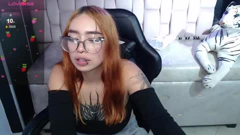 Snapshot of anni_acker_b chatting on 02.12.25 Anni acker b online show from 02.12.25