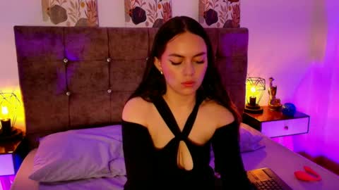 Annie Bonnie   online show from 04.15.26