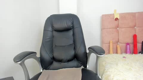 Snapshot of annie_collen chatting on 12.07.24 Anna online show from 12.07.24