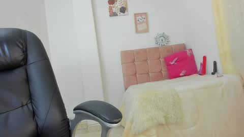 Snapshot of annie_collen chatting on 01.17.25 Anna online show from 01.17.25