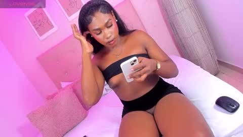 annie_dolce_ online show from 11.23.25