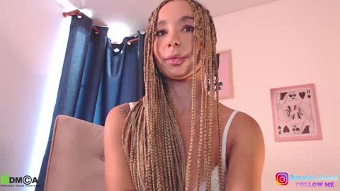 Snapshot of annie_es chatting on 12.11.24 Annie online show from 12.11.24