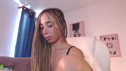 Snapshot of annie_es chatting on 03.11.25 Annie online show from 03.11.25