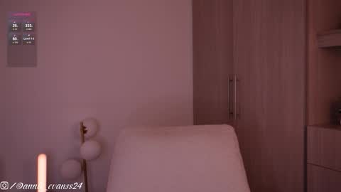 Snapshot of annie_evans24 chatting on 10.29.25 Annie Evans online show from 10.29.25