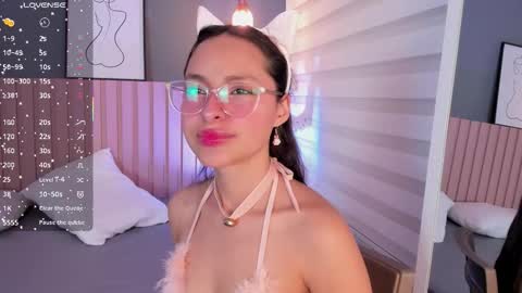 Snapshot of annie_lought chatting on 09.10.25 online show from 09.10.25