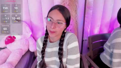 Snapshot of annie_lought chatting on 11.01.25 online show from 11.01.25