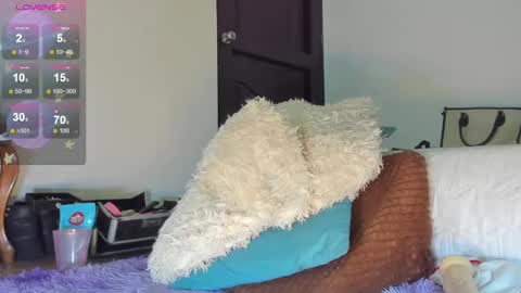 annie_santosx online show from 02.19.25