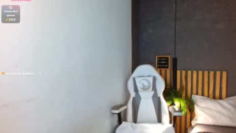 Annie Volker online show from 12.23.25