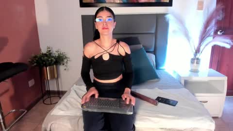 Annie Bluee online show from 05.05.26