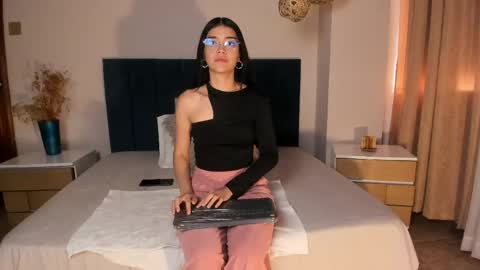 Annie Bluee online show from 05.18.26