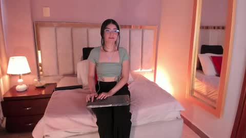 Annie Bluee online show from 05.29.26