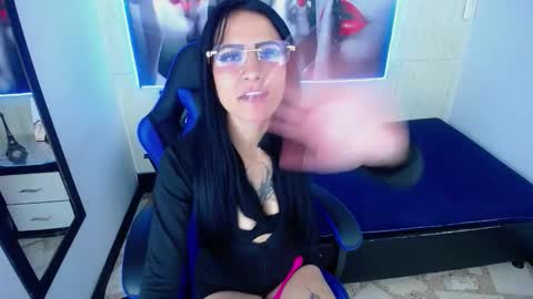 Anniee online show from 01.17.26