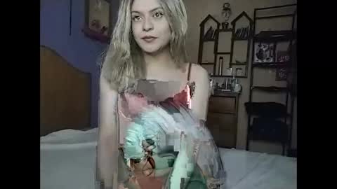 Snapshot of anniejarocha chatting on 05.03.26 JarochaFem online show from 05.03.26