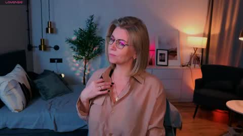 Annie online show from 05.26.26