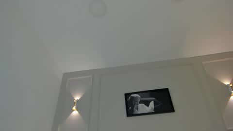 Snapshot of anniemartinezz chatting on 01.25.25 Annie online show from 01.25.25