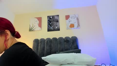 Snapshot of anniemartinezz chatting on 11.25.25 Annie online show from 11.25.25