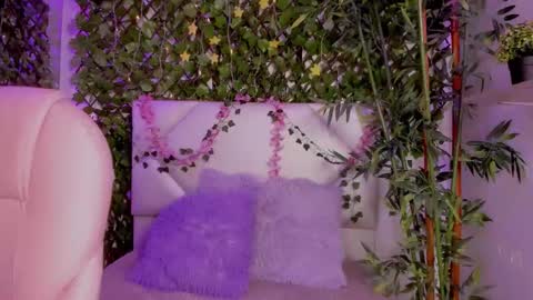 Snapshot of anniie_evans1 chatting on 11.08.25 Annie Evans online show from 11.08.25