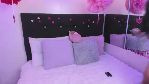 Annie Evans  online show from 02.20.26