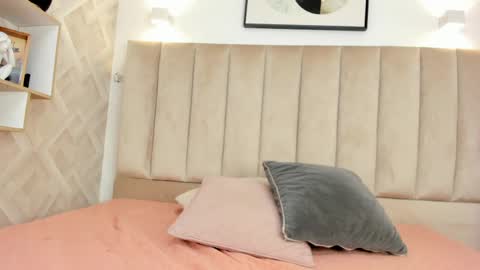 Annie Queen online show from 04.12.26