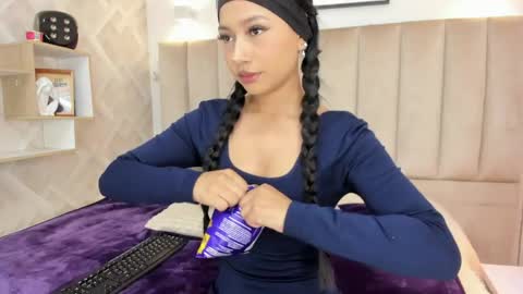 Snapshot of anniie_queen chatting on 05.15.26 Annie Queen online show from 05.15.26