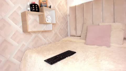 Snapshot of anniie_queen chatting on 05.20.26 Annie Queen online show from 05.20.26