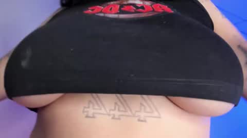 Snapshot of annikamerliahh_ chatting on 09.10.25 Annika online show from 09.10.25