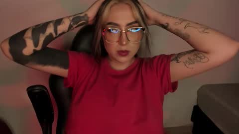 Snapshot of annikamerliahh_ chatting on 11.06.25 Annika online show from 11.06.25