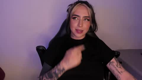 Snapshot of annikamerliahh_ chatting on 11.08.25 Annika online show from 11.08.25