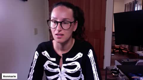 Snapshot of annmarieferrara chatting on 10.03.25 Ann online show from 10.03.25