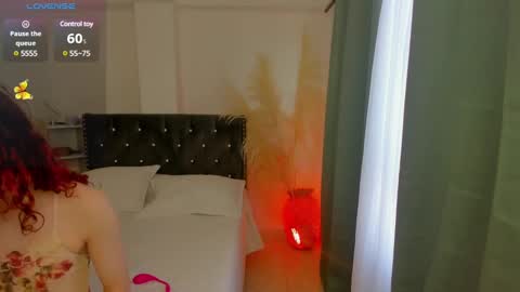 Snapshot of anntoniawood chatting on 02.06.25 Anntonia Woods online show from 02.06.25