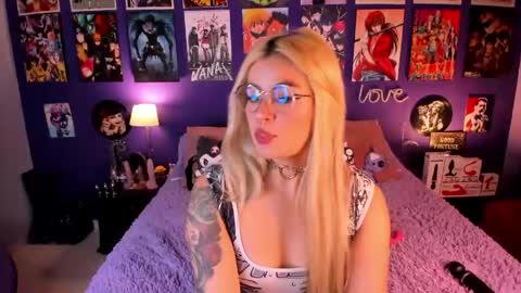 Snapshot of anny_cross chatting on 04.30.26 Paty online show from 04.30.26