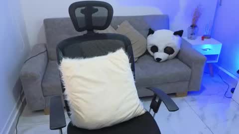 Snapshot of anny_louis chatting on 09.25.25 ANNY LOUIS online show from 09.25.25