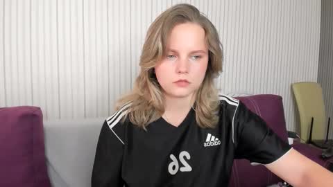 Snapshot of anny_love_you chatting on 09.18.25 anny_love_you online show from 09.18.25