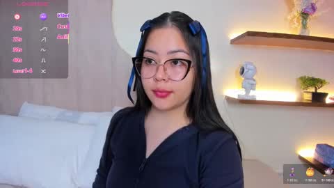 Snapshot of annye01 chatting on 10.24.25 A N N Y E online show from 10.24.25