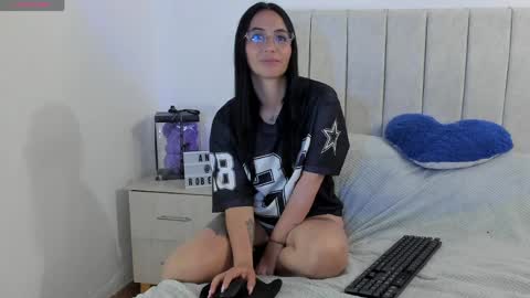 Snapshot of annyroberts_89 chatting on 04.28.26 Anny online show from 04.28.26